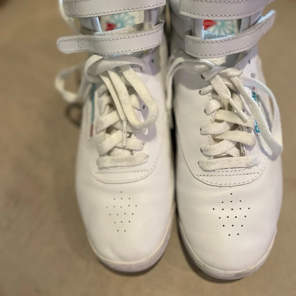 Reebok Lifestyle White Sneakers Freestyle Hi High Top stranger things - Picture 8 of 9